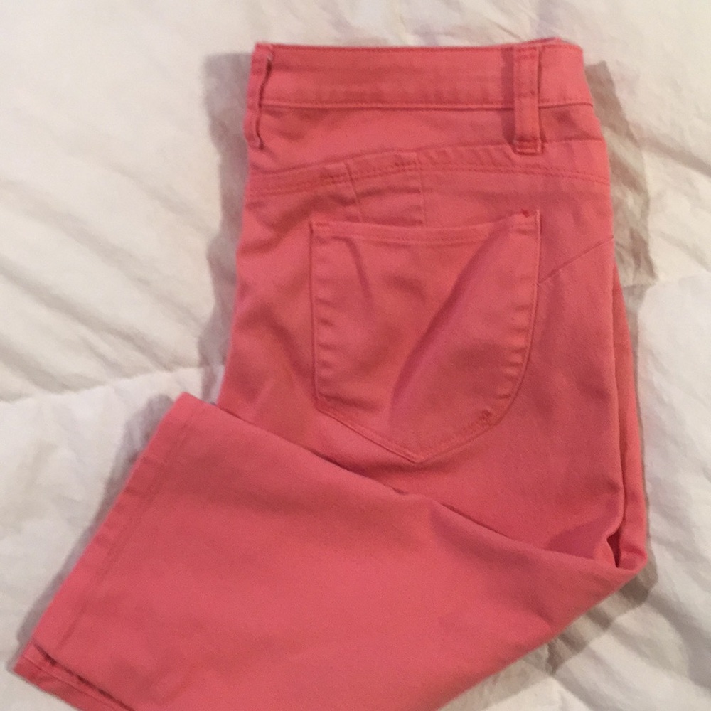 Hybrid & company salmon colored capris
